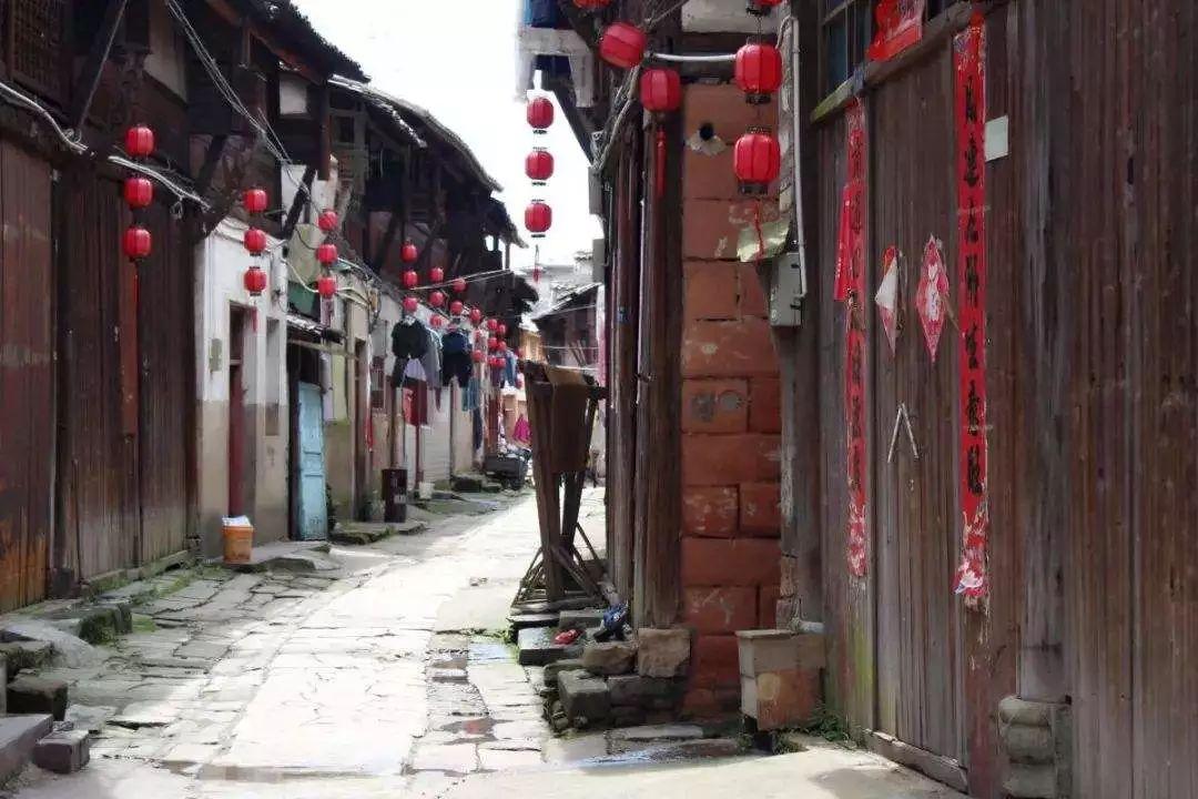 市人大常委会工作报告征求意见座谈会召开